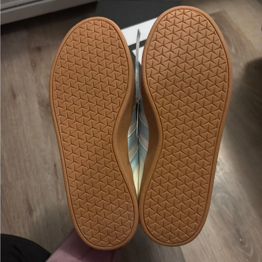 Adidas - Picture 2 of 3